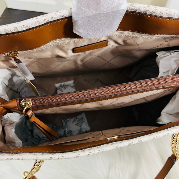 Michael Kors Brynn Large Chain Shoulder Tote - Picture 7 of 12